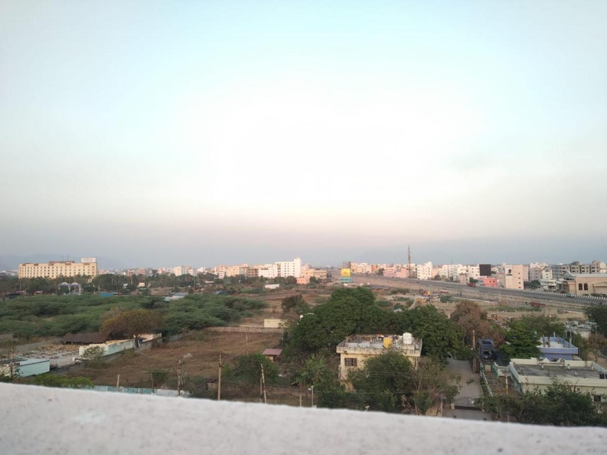 Sls Homestay - Luxury Ac Service Apartments 1Bhk, 2Bhk, 3Bhk - Direct Flyover To Alipiri Tirumala Gate - Walk To Ps4 Pure Veg Restaurants, Supermarkets - Near To National Highway & Padmavathi Amma Temple - Modular Kitchen, Living Room -Free Superfast ตีรูปาติ ภายนอก รูปภาพ