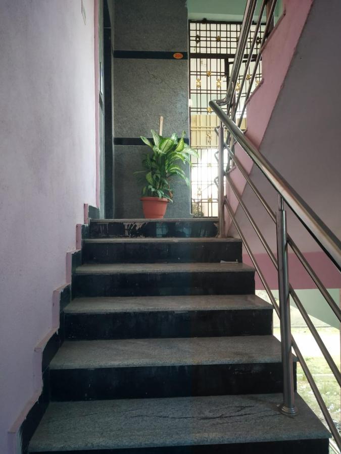 Sls Homestay - Luxury Ac Service Apartments 1Bhk, 2Bhk, 3Bhk - Direct Flyover To Alipiri Tirumala Gate - Walk To Ps4 Pure Veg Restaurants, Supermarkets - Near To National Highway & Padmavathi Amma Temple - Modular Kitchen, Living Room -Free Superfast ตีรูปาติ ภายนอก รูปภาพ