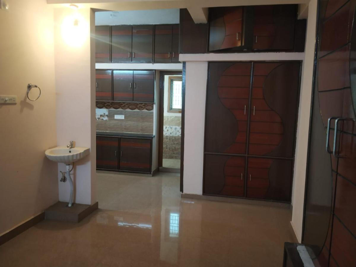 Sls Homestay - Luxury Ac Service Apartments 1Bhk, 2Bhk, 3Bhk - Direct Flyover To Alipiri Tirumala Gate - Walk To Ps4 Pure Veg Restaurants, Supermarkets - Near To National Highway & Padmavathi Amma Temple - Modular Kitchen, Living Room -Free Superfast ตีรูปาติ ภายนอก รูปภาพ