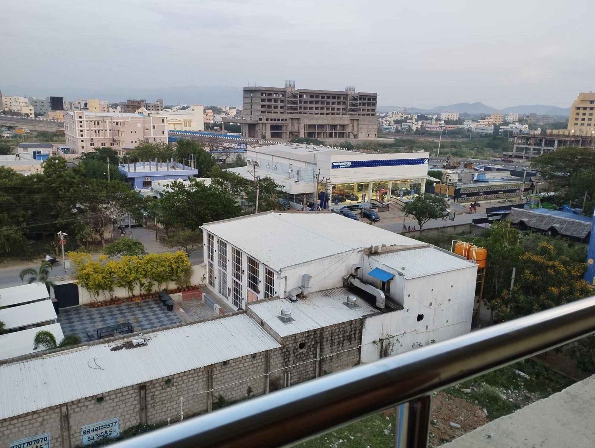 Sls Homestay - Luxury Ac Service Apartments 1Bhk, 2Bhk, 3Bhk - Direct Flyover To Alipiri Tirumala Gate - Walk To Ps4 Pure Veg Restaurants, Supermarkets - Near To National Highway & Padmavathi Amma Temple - Modular Kitchen, Living Room -Free Superfast ตีรูปาติ ภายนอก รูปภาพ