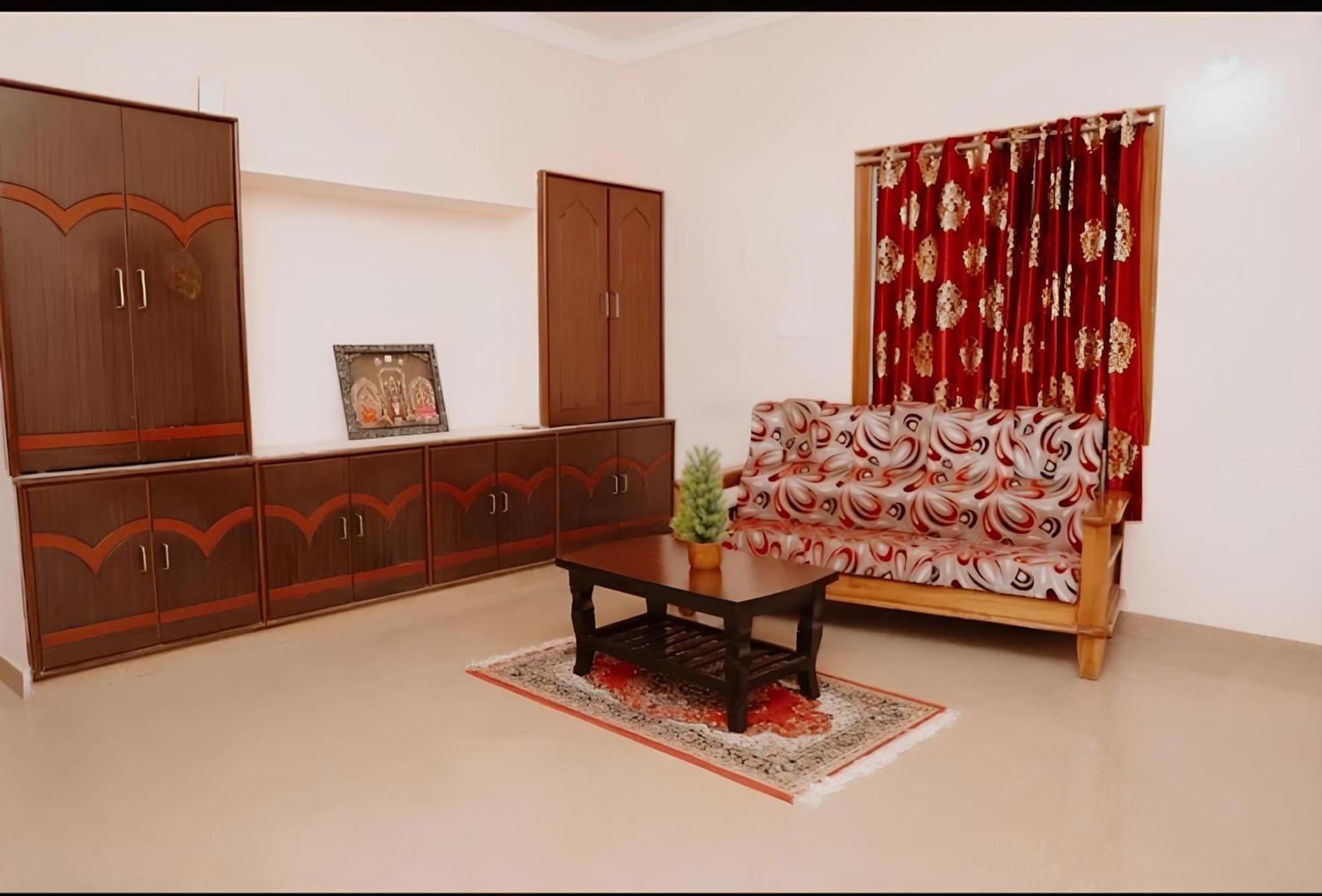 Sls Homestay - Luxury Ac Service Apartments 1Bhk, 2Bhk, 3Bhk - Direct Flyover To Alipiri Tirumala Gate - Walk To Ps4 Pure Veg Restaurants, Supermarkets - Near To National Highway & Padmavathi Amma Temple - Modular Kitchen, Living Room -Free Superfast ตีรูปาติ ภายนอก รูปภาพ